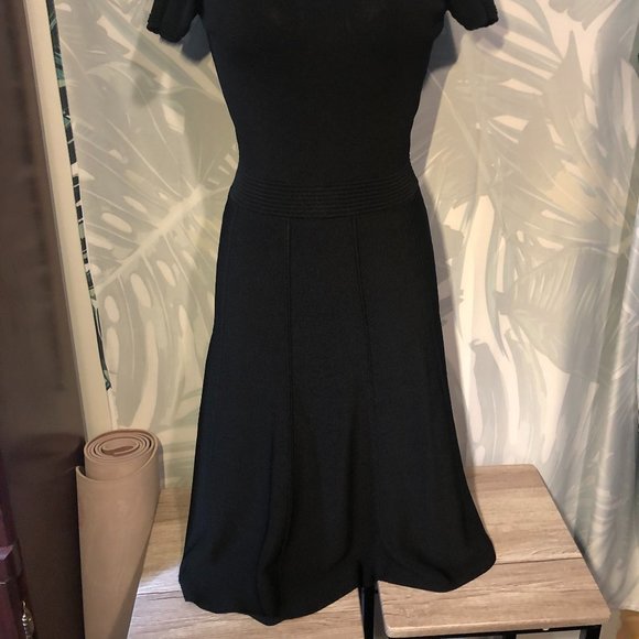 Feminine black dress - Picture 8 of 8